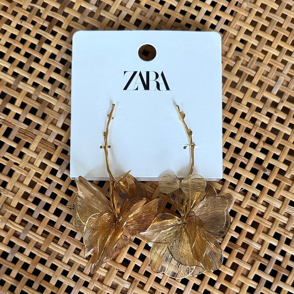 Zara Gold Leaf Design Earrings